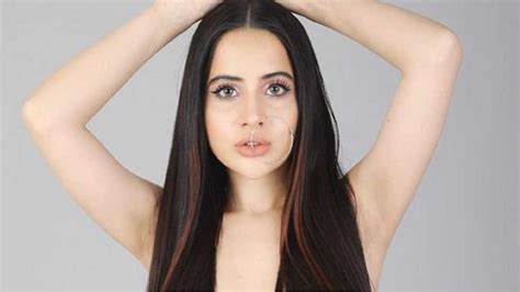 urfi javed naked|Uorfi Javed goes topless in new video. Netizens ask is nudity。